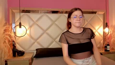 daphne_and_roger online show from October 3, 11:40 am