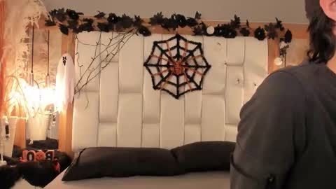 daphne_and_roger online show from October 18, 11:33 am