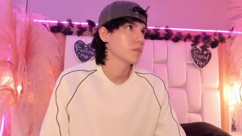 daphne_and_roger online show from March 30, 11:00 am