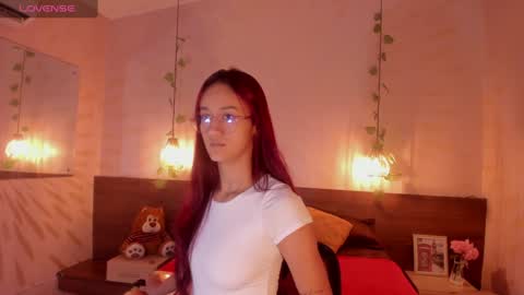 Snapshot of daphne_courtis chatting on January 4, 11:33 am Daphne online show from January 4, 11:33 am