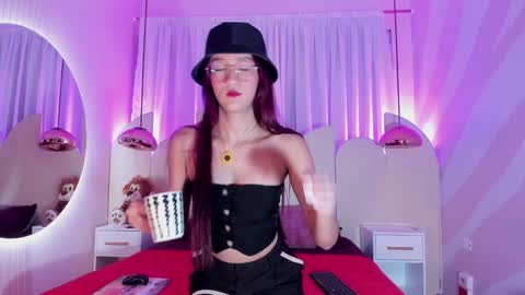 Snapshot of daphne_courtis chatting on January 9, 11:47 am Daphne online show from January 9, 11:47 am