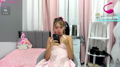 Snapshot of daphne_finley chatting on July 7, 6:47 am Daphne online show from July 7, 6:47 am
