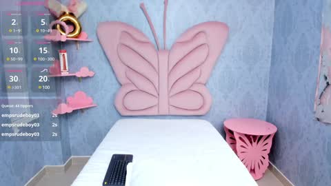 Snapshot of daphne_fox_ chatting on December 28, 2:10 pm Daphne  online show from December 28, 2:10 pm