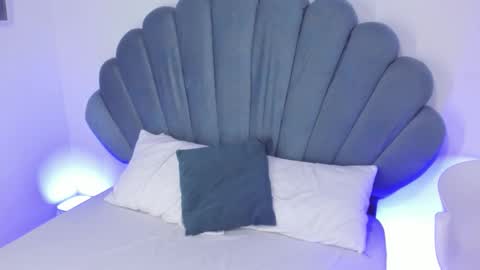 Snapshot of daphneblunt chatting on November 26, 1:45 pm DaphneBlunt online show from November 26, 1:45 pm