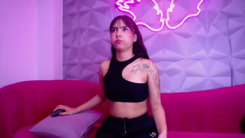 Snapshot of daphnee_bloom chatting on March 3, 6:58 pm Daphne online show from March 3, 6:58 pm