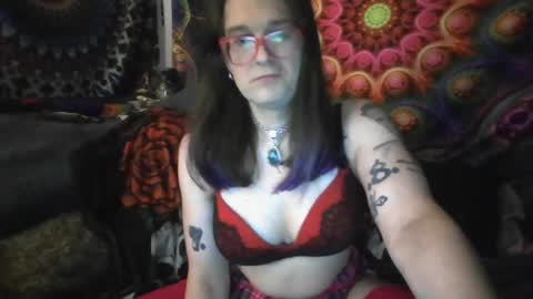 Snapshot of daphnerose22 chatting on April 11, 6:40 am Natasha-Rose online show from April 11, 6:40 am