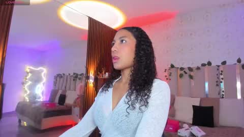 Snapshot of daphnne_tay chatting on February 4, 3:23 am dhapnne online show from February 4, 3:23 am