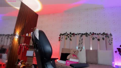 Snapshot of daphnne_tay chatting on February 7, 3:43 am dhapnne online show from February 7, 3:43 am