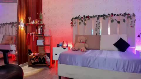 Snapshot of daphnne_tay chatting on February 9, 3:54 am dhapnne online show from February 9, 3:54 am