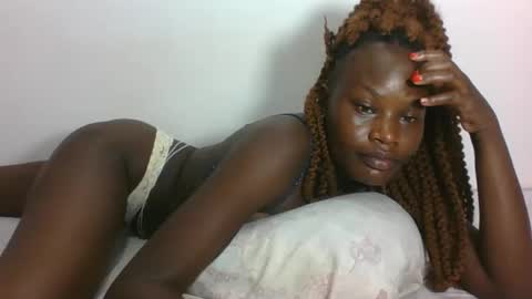 Snapshot of darberry21 chatting on February 5, 4:39 am ESTHER online show from February 5, 4:39 am