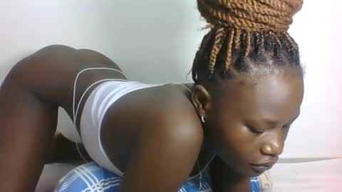 Snapshot of darberry21 chatting on February 17, 5:04 am ESTHER online show from February 17, 5:04 am