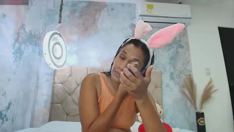 darcymoore_ online show from September 30, 1:05 pm