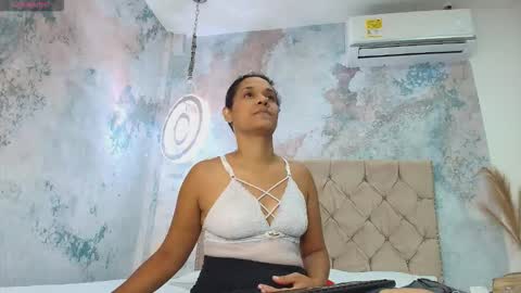 darcymoore_ online show from October 5, 12:58 pm