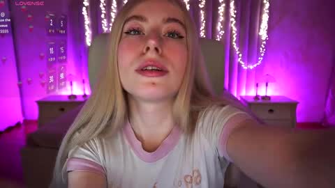 Snapshot of dariadelly chatting on April 8, 1:11 pm dariadelly online show from April 8, 1:11 pm