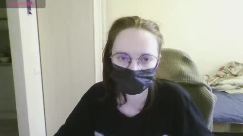 Snapshot of dariena_ chatting on April 18, 12:09 pm Darin online show from April 18, 12:09 pm
