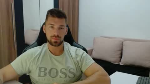 darius_94 online show from November 17, 5:46 am