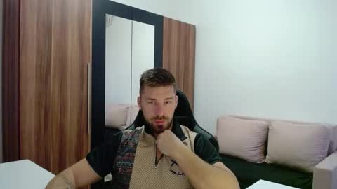 darius_94 online show from March 3, 5:13 am