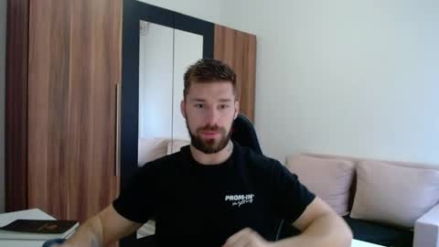 darius_94 online show from April 9, 5:51 am