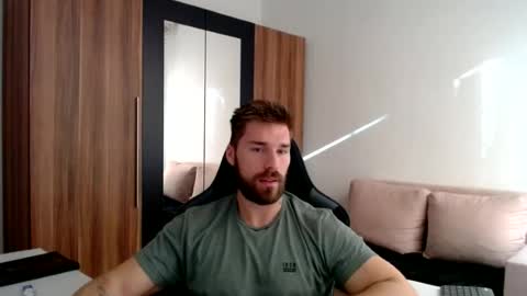 Snapshot of darius_94 chatting on June 23, 5:16 am darius_94 online show from June 23, 5:16 am