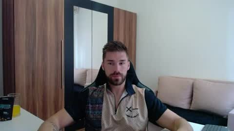 Snapshot of darius_94 chatting on July 13, 5:10 am darius_94 online show from July 13, 5:10 am