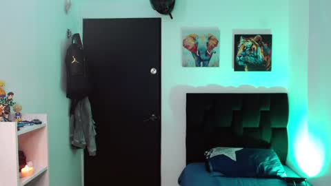 Darius Phoenix  online show from April 18, 6:45 pm