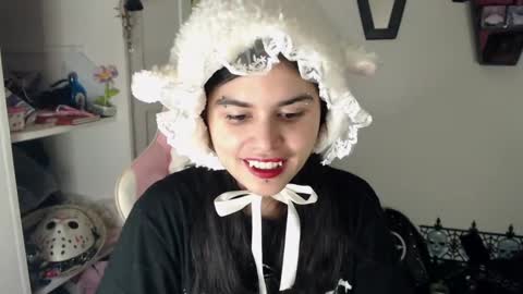 Moony online show from December 4, 4:54 am