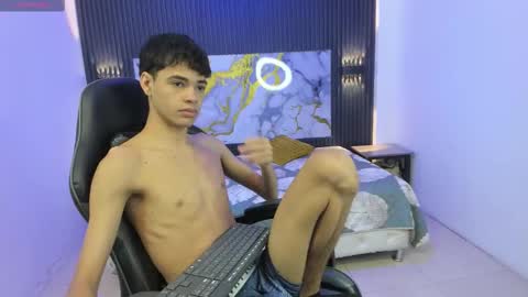 Snapshot of dark_desiree18 chatting on February 18, 12:12 pm DARCK online show from February 18, 12:12 pm