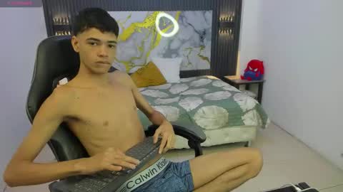 Snapshot of dark_desiree18 chatting on February 24, 12:03 pm DARCK online show from February 24, 12:03 pm