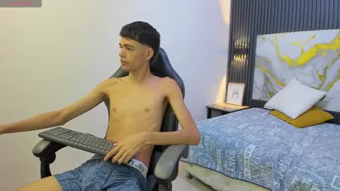 Snapshot of dark_desiree18 chatting on February 25, 12:26 pm DARCK online show from February 25, 12:26 pm