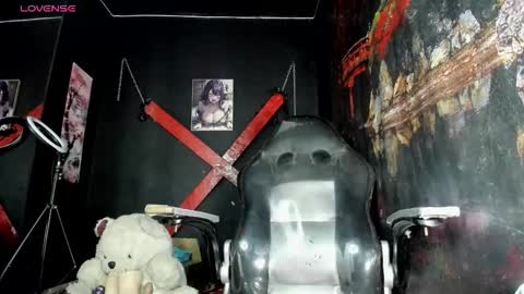 Snapshot of dark_doll5 chatting on December 4, 11:13 pm dark_doll5 online show from December 4, 11:13 pm