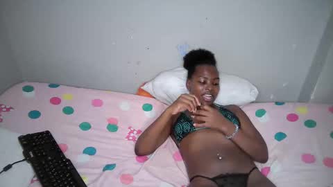 Snapshot of dark_lovly chatting on November 5, 10:37 am dark_lovly online show from November 5, 10:37 am