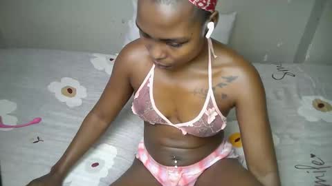 Snapshot of dark_lovly chatting on November 17, 9:42 pm dark_lovly online show from November 17, 9:42 pm