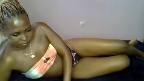 Snapshot of dark_petite_ chatting on April 3, 8:45 am dark_petite_ online show from April 3, 8:45 am