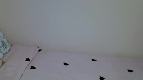 Snapshot of dark_petite_ chatting on May 5, 8:39 pm dark_petite_ online show from May 5, 8:39 pm
