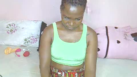 Snapshot of dark_petite_ chatting on May 19, 9:59 am dark_petite_ online show from May 19, 9:59 am