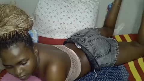 Snapshot of dark_petite_ chatting on July 3, 6:53 am dark_petite_ online show from July 3, 6:53 am