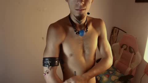 Snapshot of dark_rosse1 chatting on February 10, 12:15 am rosse online show from February 10, 12:15 am