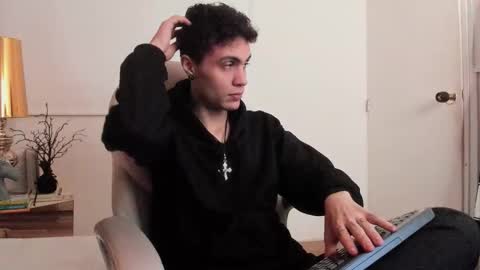 dark_sun333 online show from January 14, 2:28 am