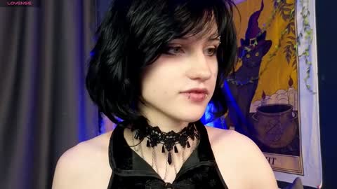 Snapshot of dark_vamp_ chatting on December 4, 3:15 am Vamp online show from December 4, 3:15 am