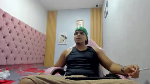 Snapshot of darkalphax01 chatting on December 18, 2:17 am darkalphax01 online show from December 18, 2:17 am