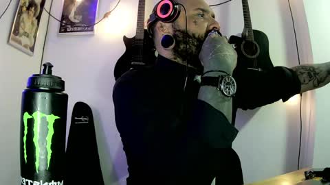 darkclothes online show from December 22, 11:41 pm