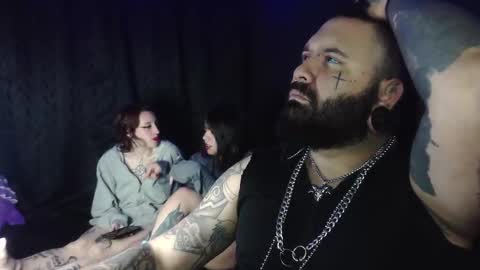 darkclothes online show from October 14, 8:37 am