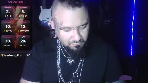 darkclothes online show from November 30, 6:28 am