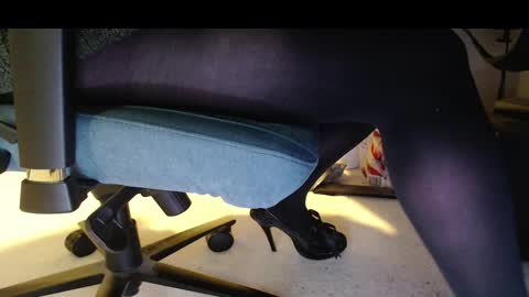 darkestme online show from February 5, 11:59 am