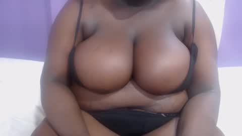 Snapshot of darkgiantmelanin chatting on April 21, 1:42 am darkgiantmelanin online show from April 21, 1:42 am