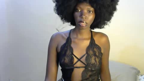 Snapshot of darkmajesty254 chatting on February 26, 7:24 pm berry black online show from February 26, 7:24 pm