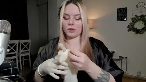 Snapshot of darkside_tailor chatting on February 14, 11:09 pm Miss Tailor  online show from February 14, 11:09 pm