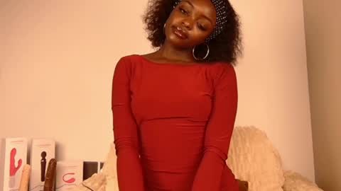 Snapshot of darkskin_desiree chatting on April 9, 8:03 pm Desiree online show from April 9, 8:03 pm