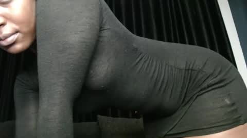 darktanqueen online show from April 3, 2:15 pm