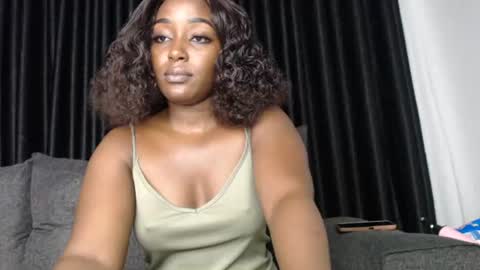 Snapshot of darktanqueen chatting on June 13, 3:37 am darktanqueen online show from June 13, 3:37 am